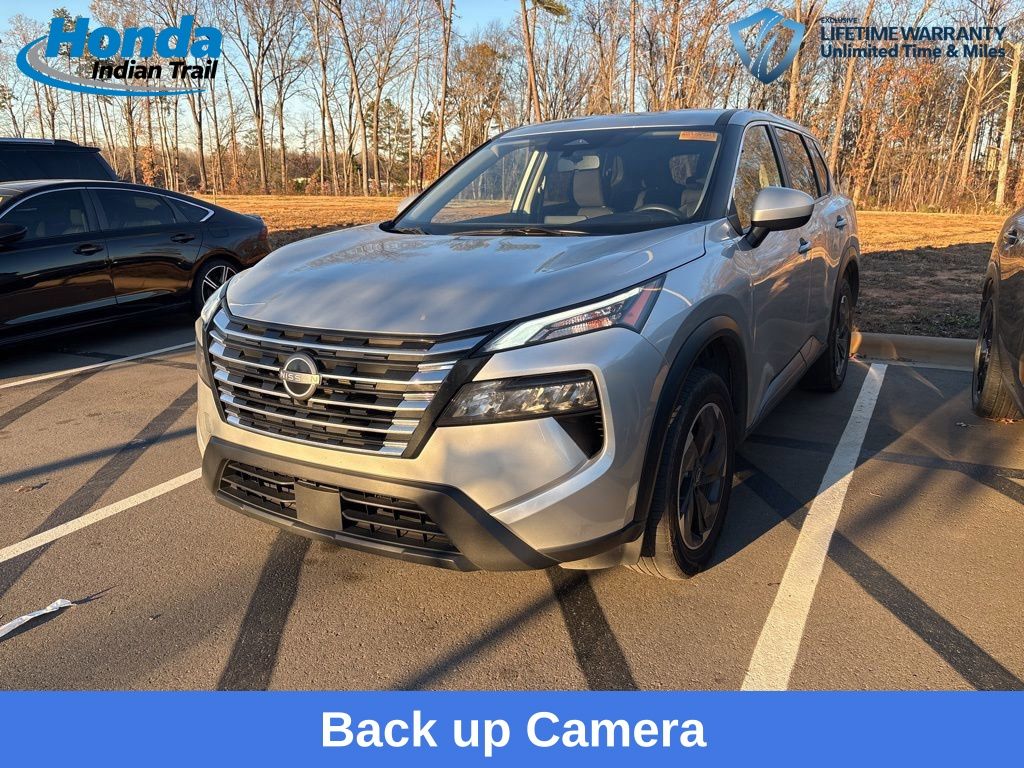 2024 Nissan Rogue SV's photo