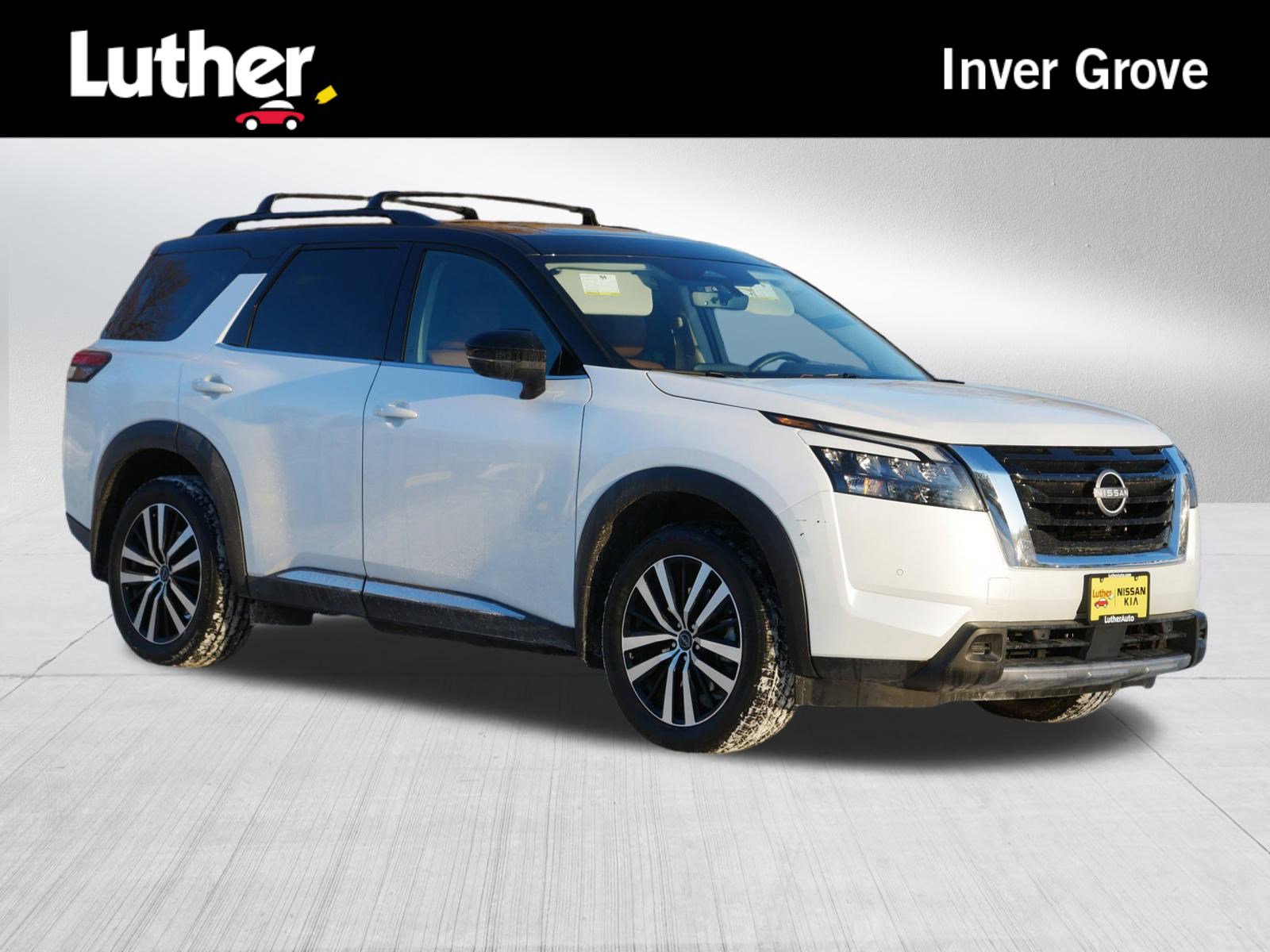 2025 Nissan Pathfinder Platinum's photo