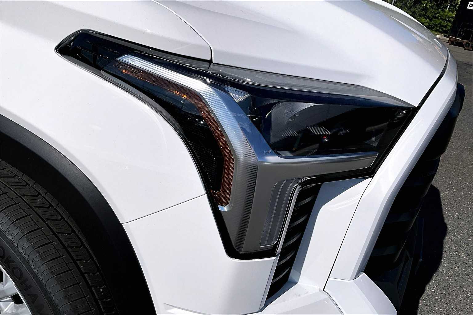 2025 Toyota Tundra SR5 CrewMax photo 13