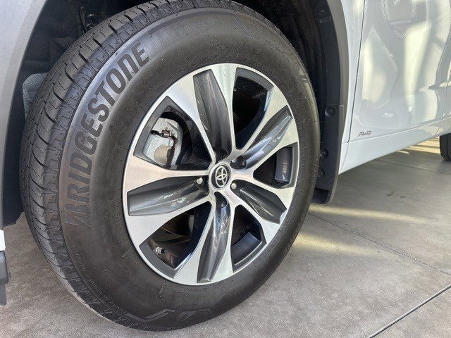 2025 Toyota Highlander Hybrid XLE photo 11