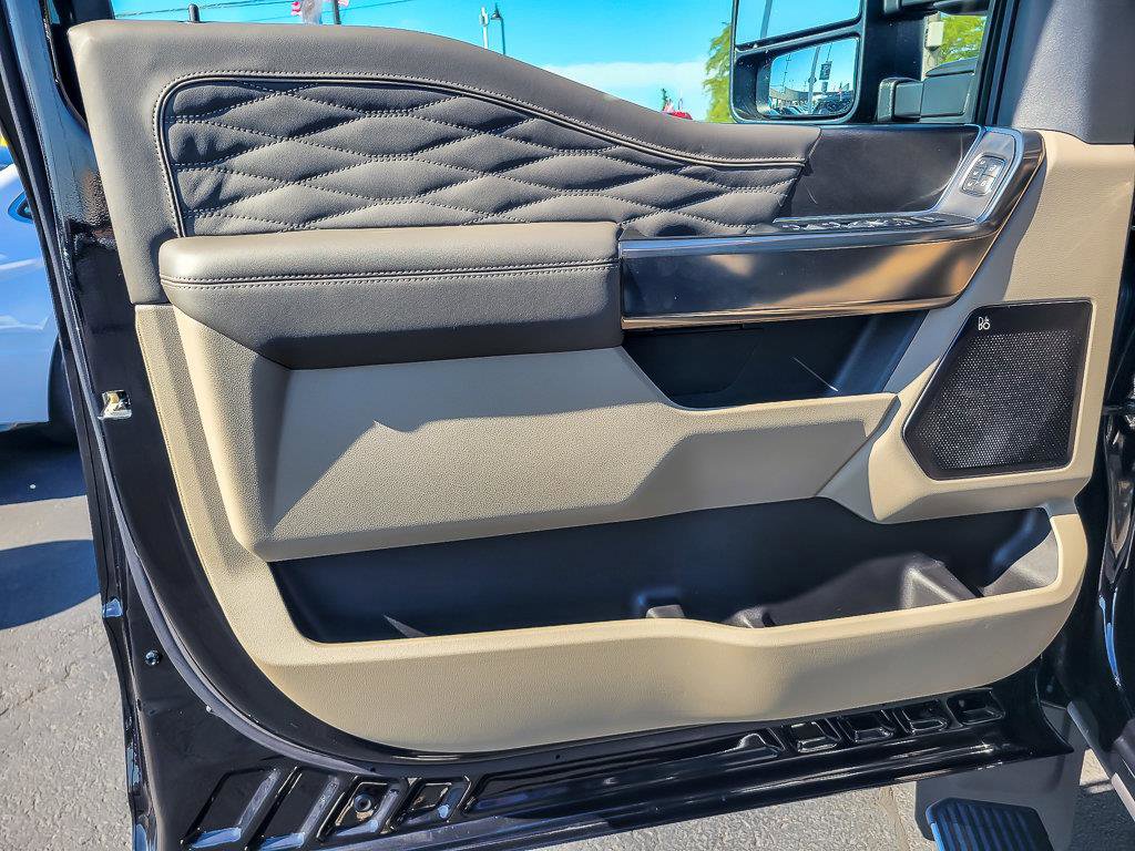 2025 FORD F-450 - Image 25