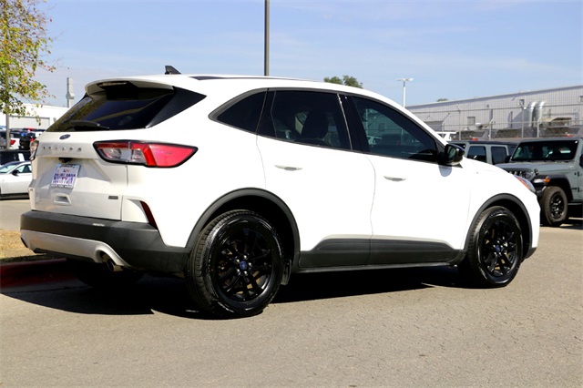 2020 Ford Escape SE Sport Hybrid photo 4