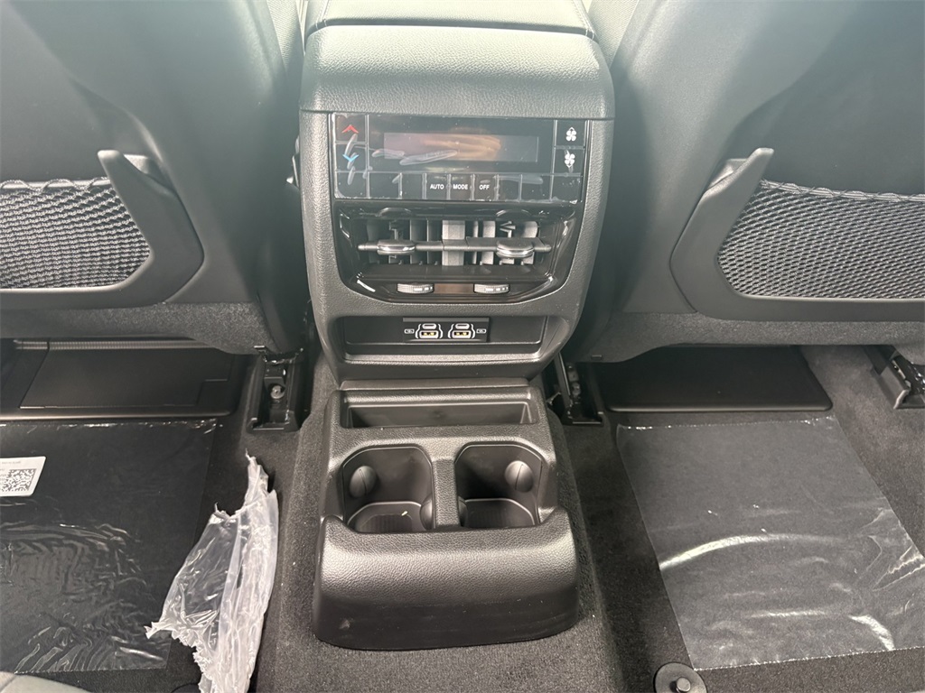 2025 Jeep Grand Cherokee Laredo X photo 33