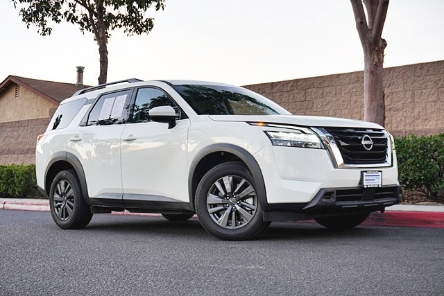 Used 2023 White Nissan SV image 1