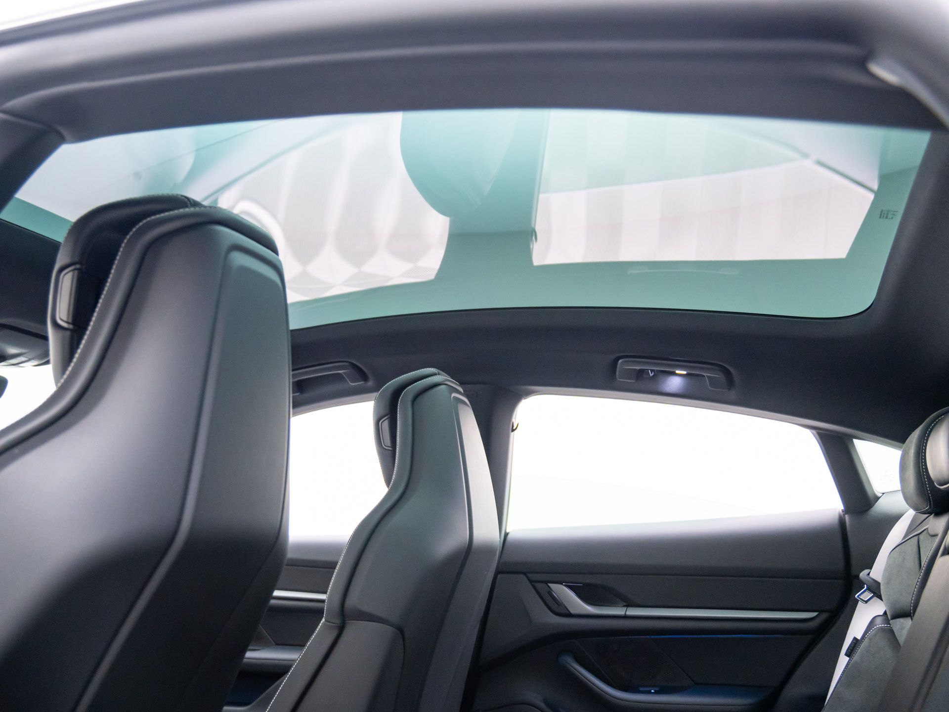 2025 Porsche Taycan 4 photo 16