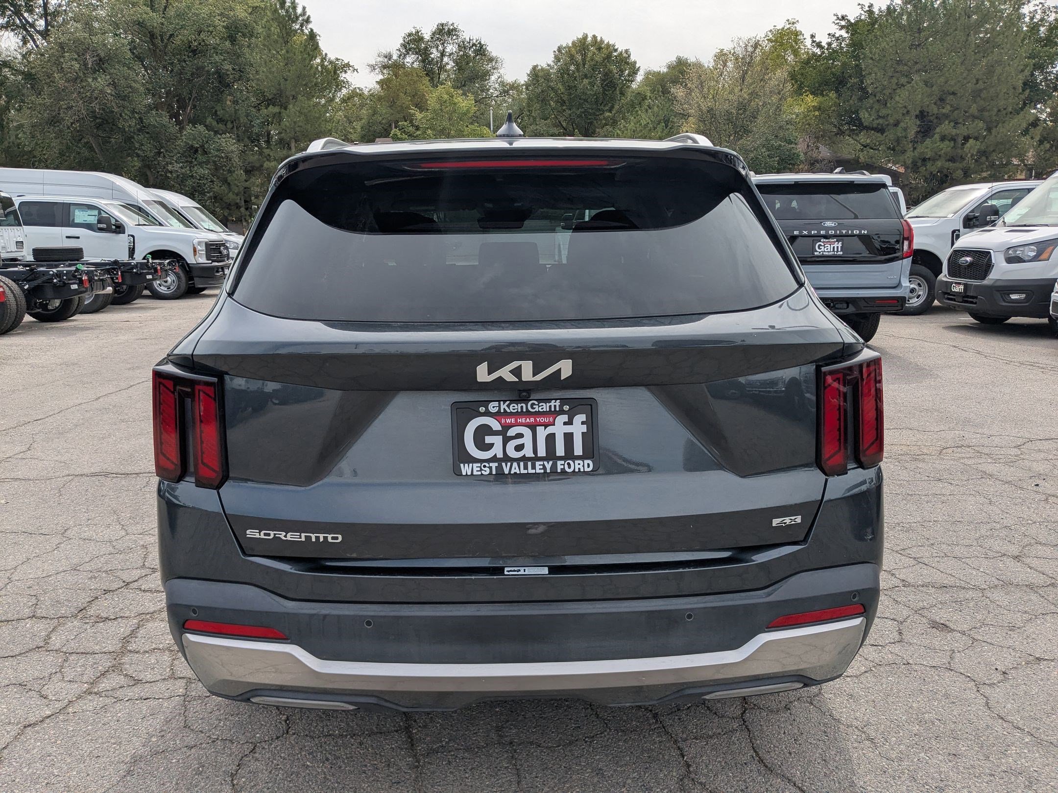 2024 Kia Sorento S photo 3