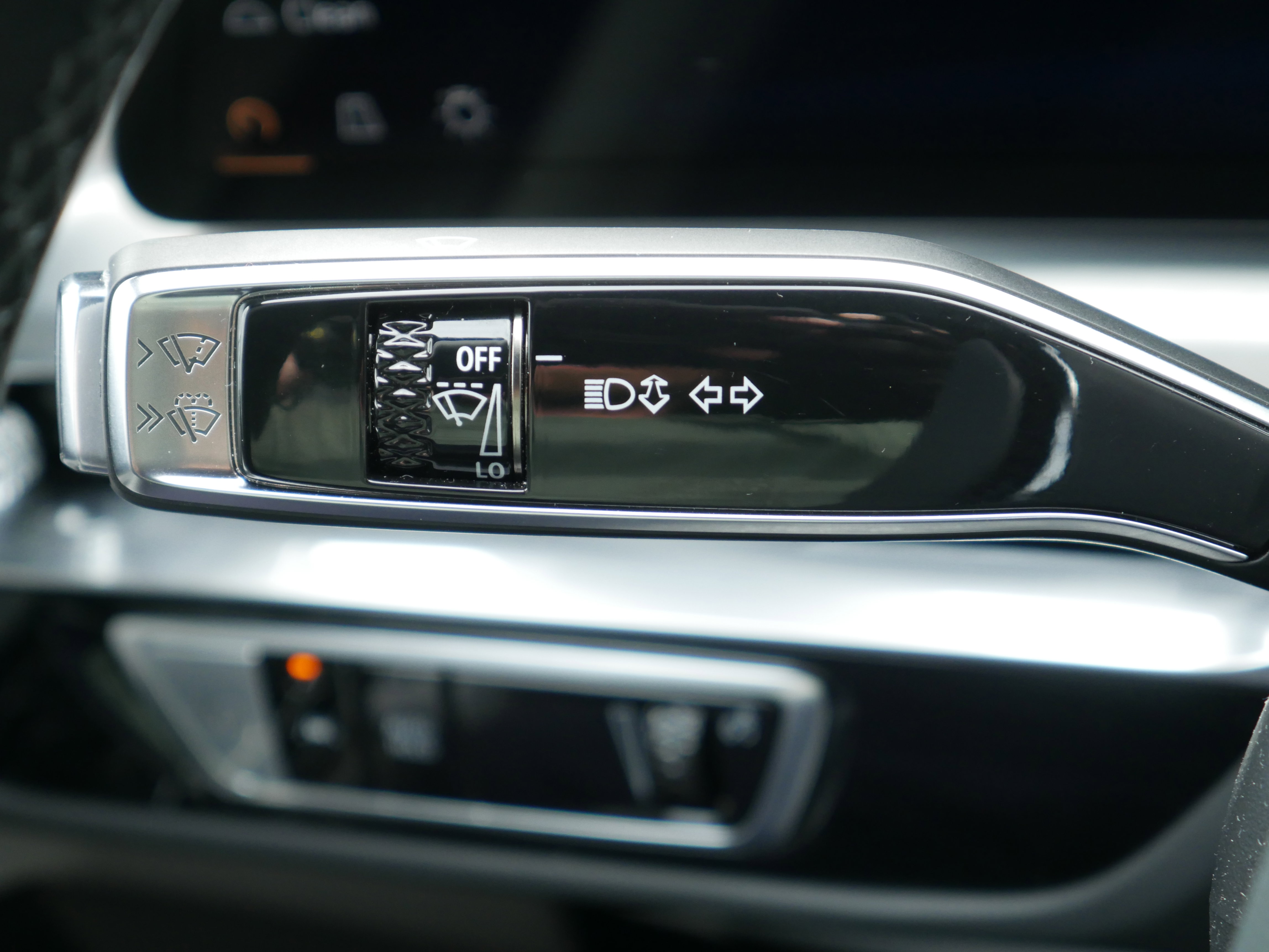 2024 Cadillac Lyriq Luxury photo 9