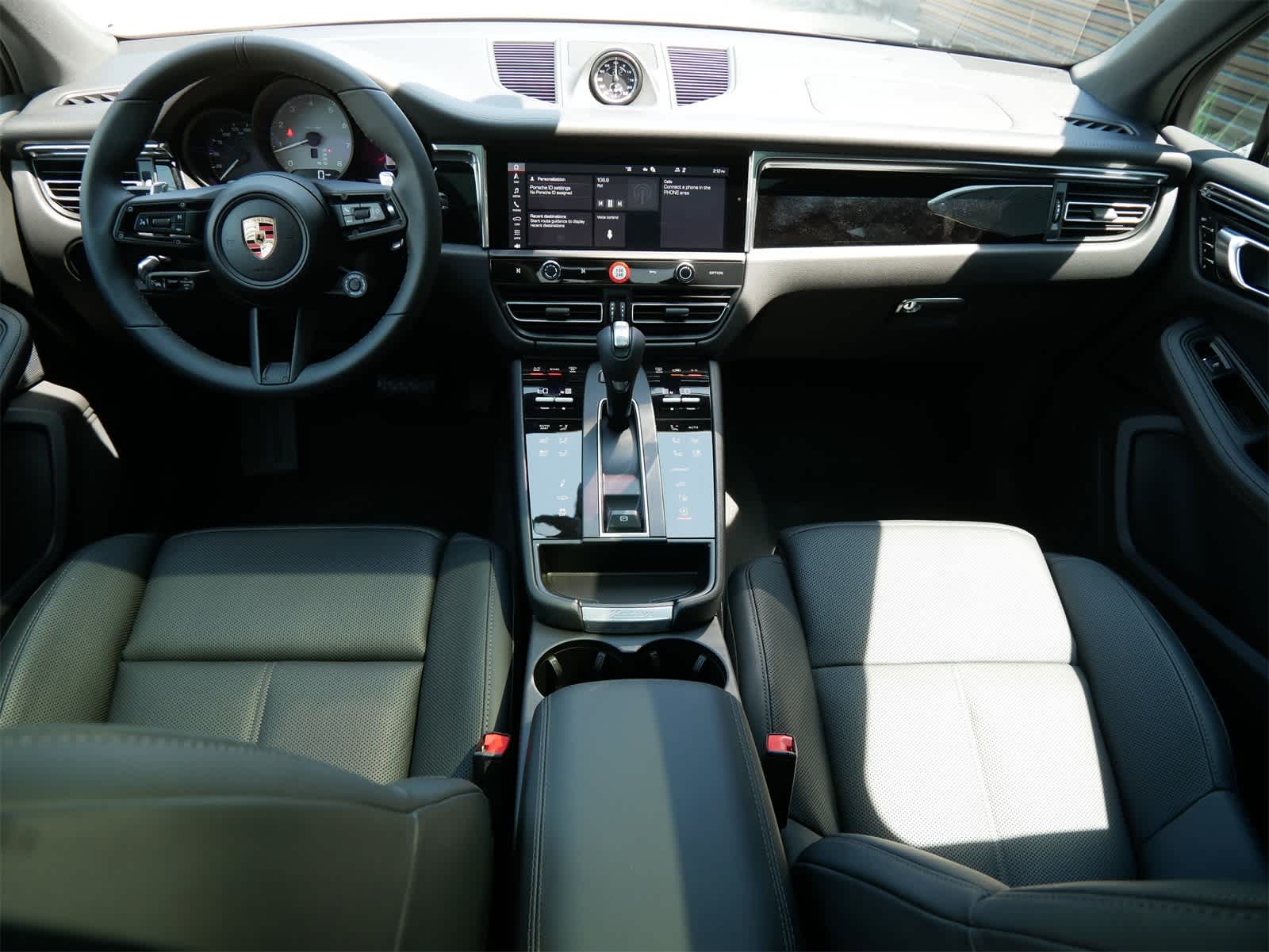 2025 Porsche Macan S photo 7