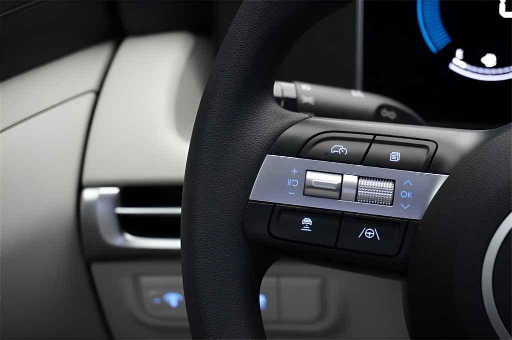 2025 Hyundai Tucson SE photo 9