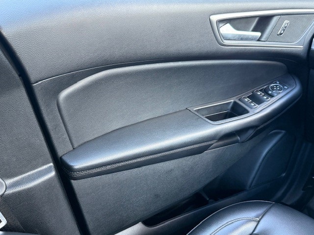 2022 Ford Edge SEL photo 28
