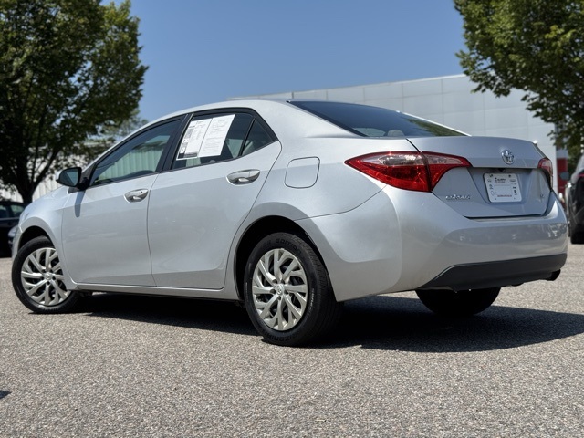 2017 Toyota Corolla L photo 2