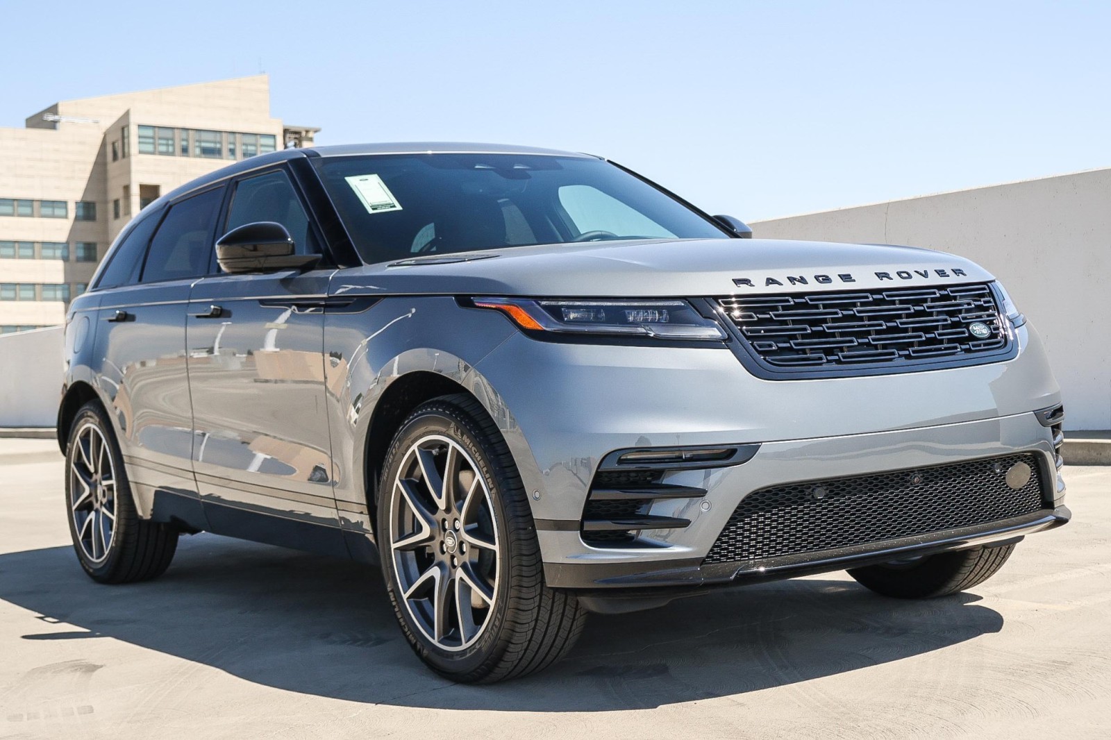 2026 Land Rover Range Rover Velar SE photo 3