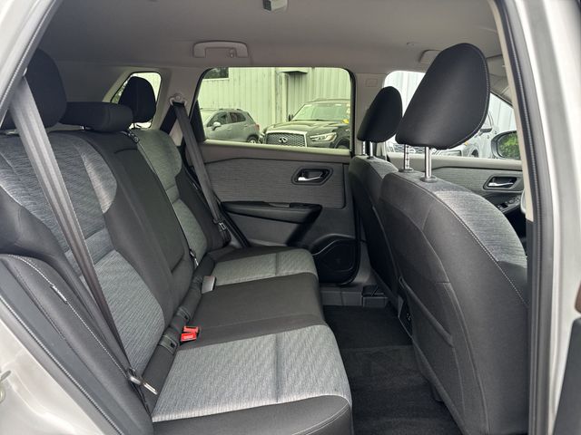 2023 Nissan Rogue SV photo 26