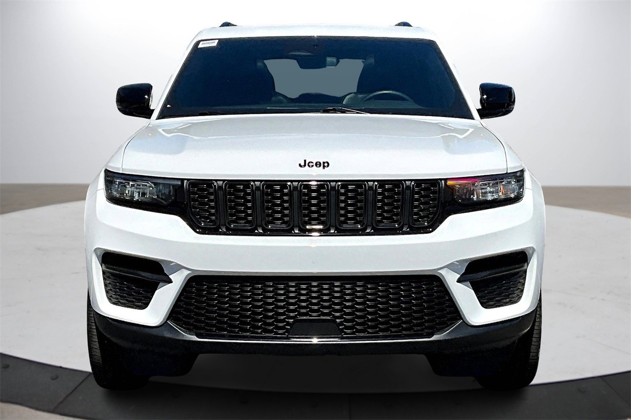 2023 Jeep Grand Cherokee Altitude photo 3