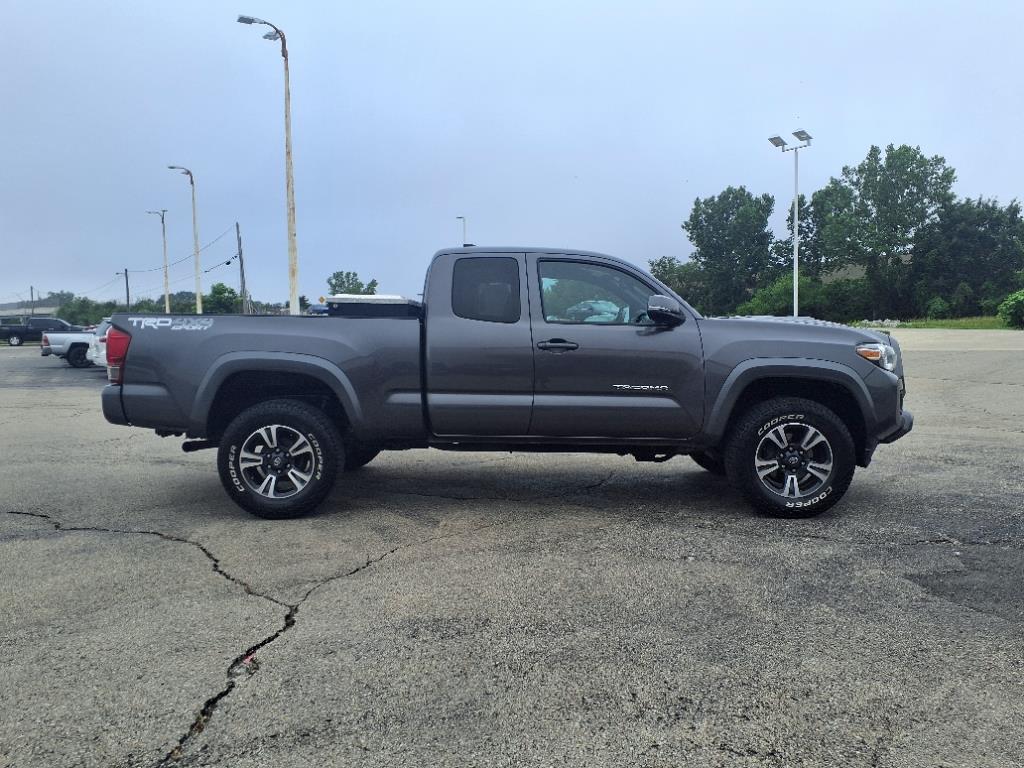 2016 Toyota Tacoma TRD Sport 4x4 photo 2