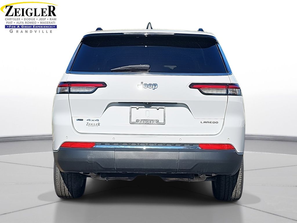 2022 Jeep Grand Cherokee Laredo photo 3