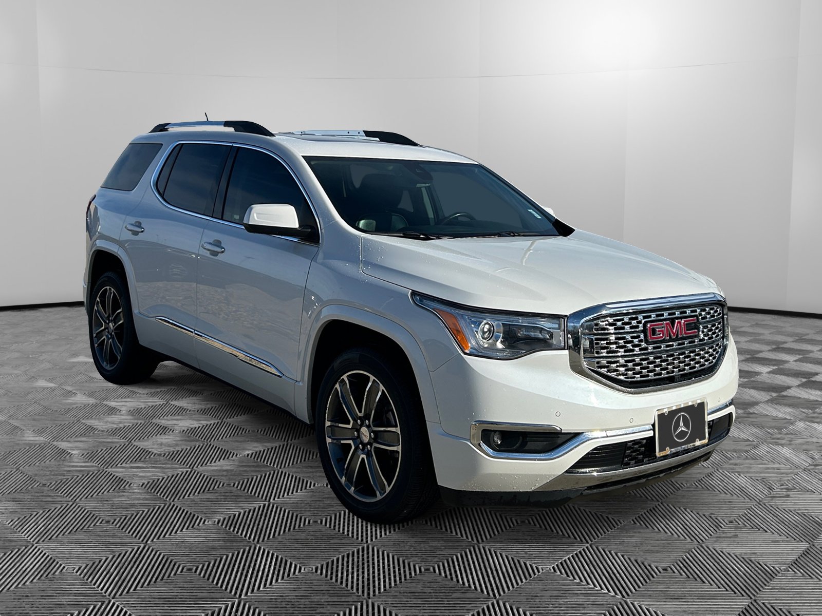 2017 GMC Acadia Denali's photo