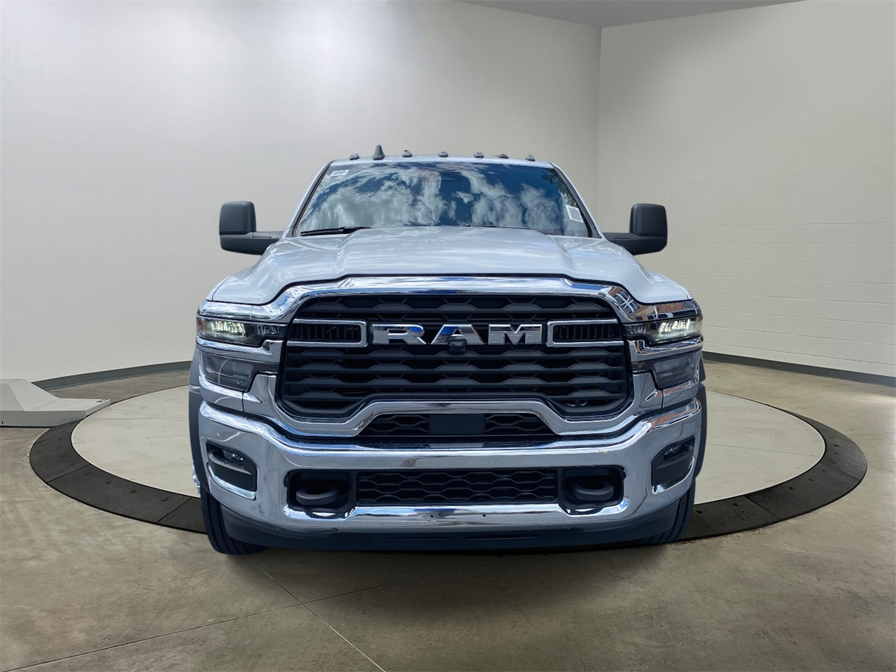 2025 Ram 4500 Tradesman photo 2