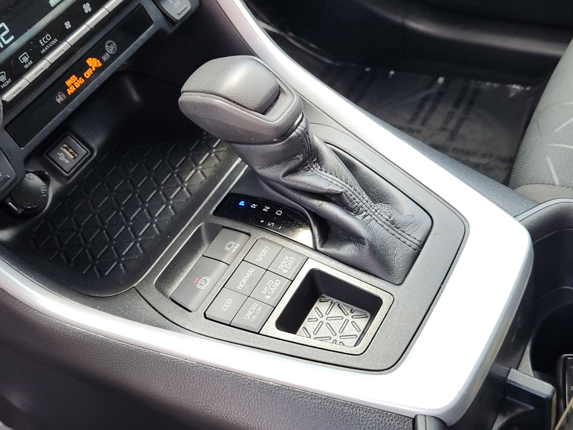2023 Toyota RAV4 XLE photo 15