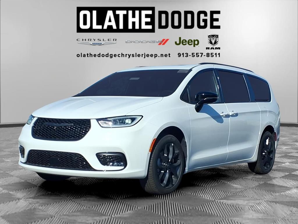 2026 Chrysler Pacifica Limited's photo