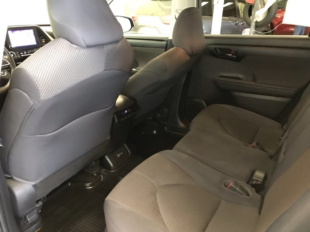 2023 Toyota Highlander L photo 12