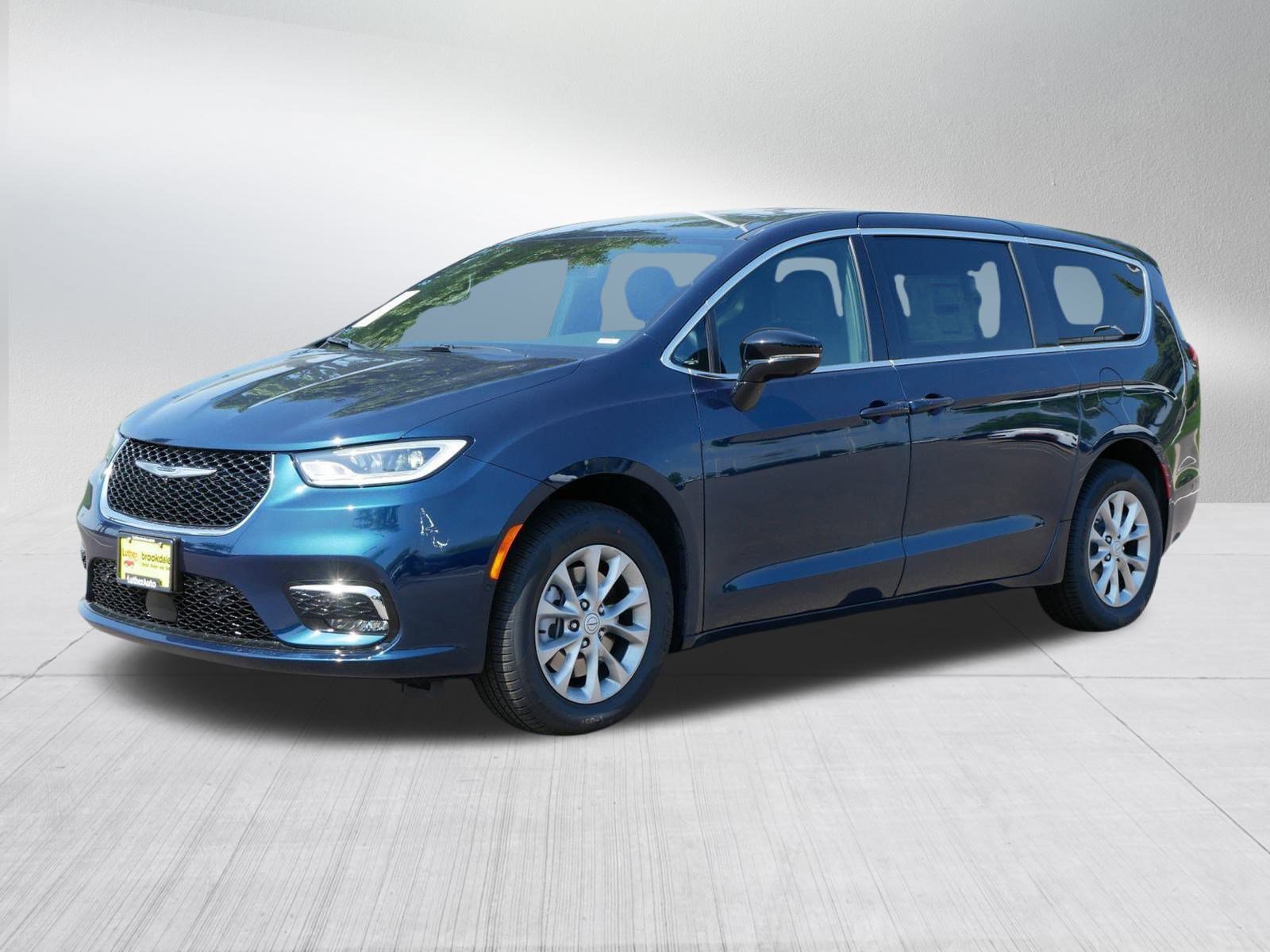 2025 Chrysler Pacifica photo 2