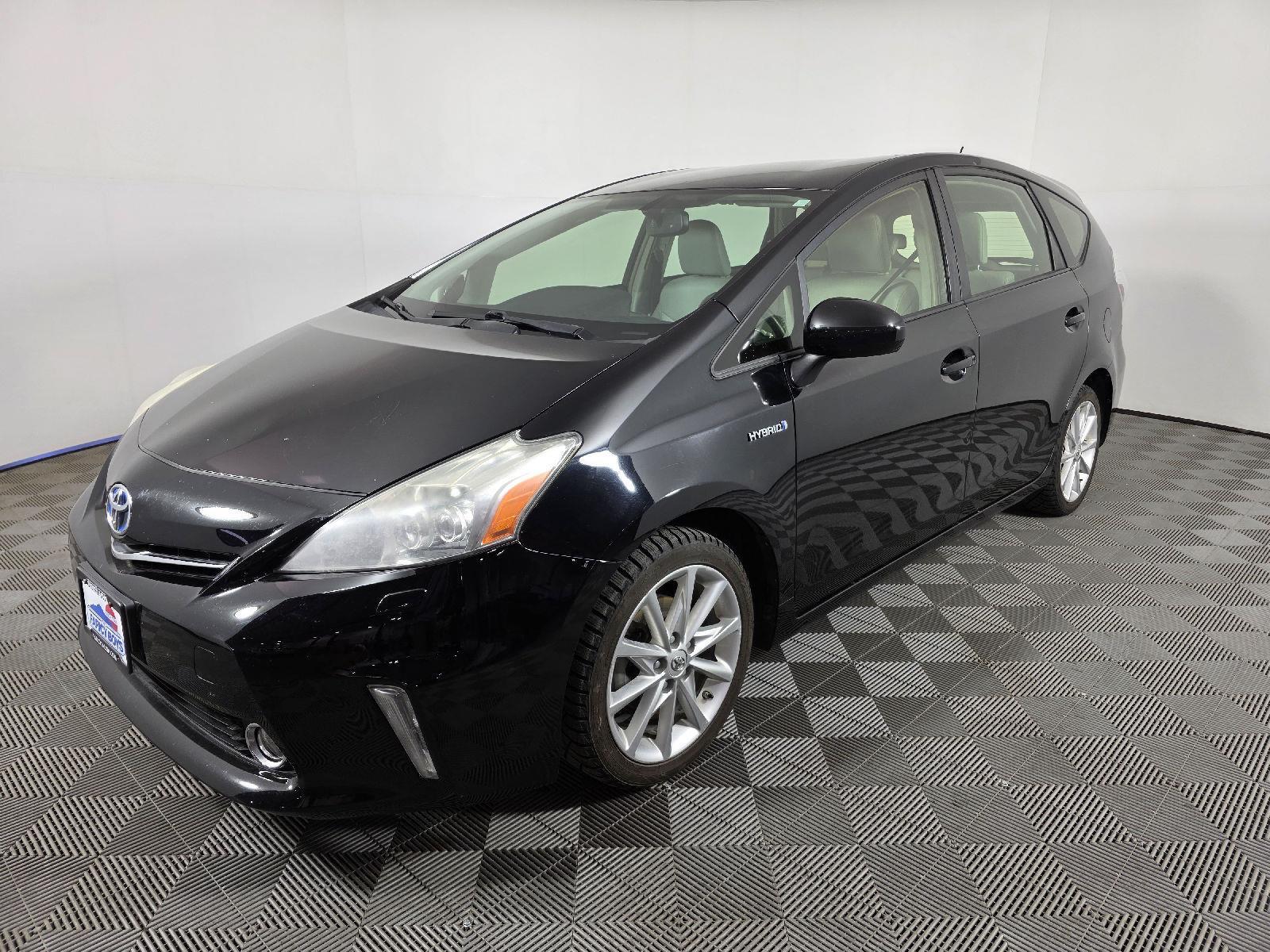 2014 Toyota Prius v Five
