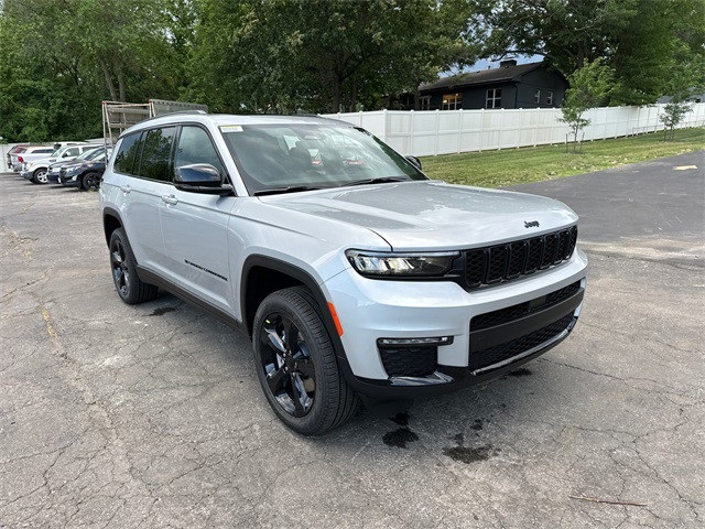 2025 Jeep Grand Cherokee Limited photo 4