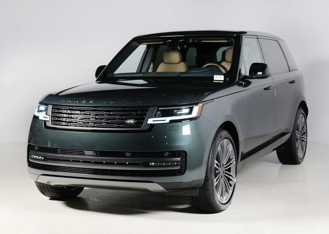 2025 Land Rover Range Rover SE's photo