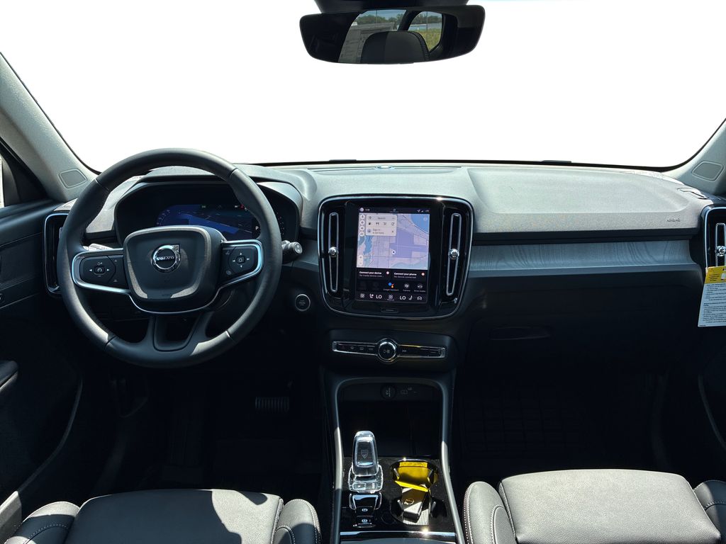 2026 Volvo XC40 AWD Plus photo 9