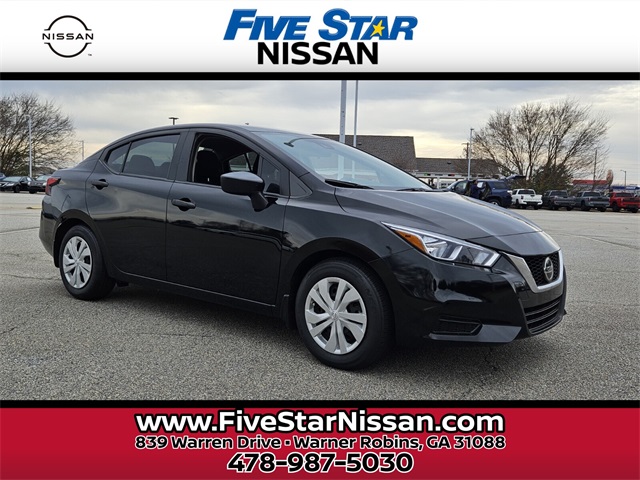 2022 Nissan Versa Sedan S's photo