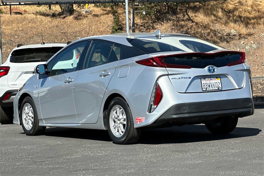 2017 Toyota Prius Prime Advanced photo 6