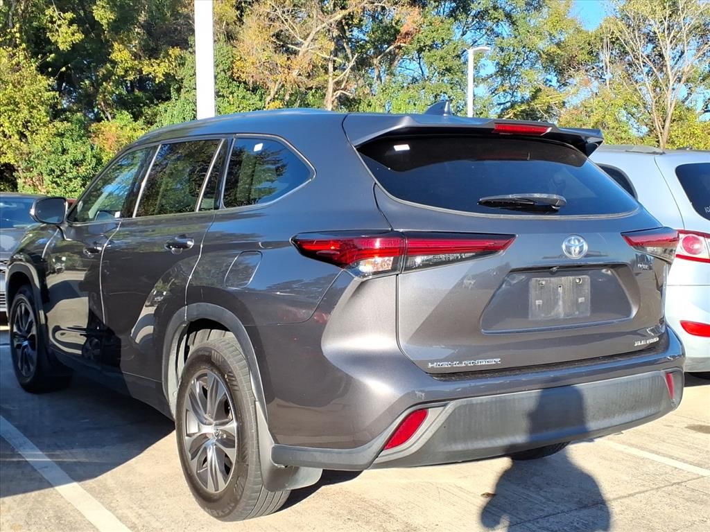2021 Toyota Highlander XLE photo 4