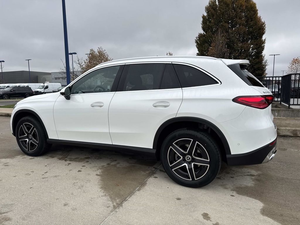 2026 Mercedes Benz GLC 300 4MATIC photo 2