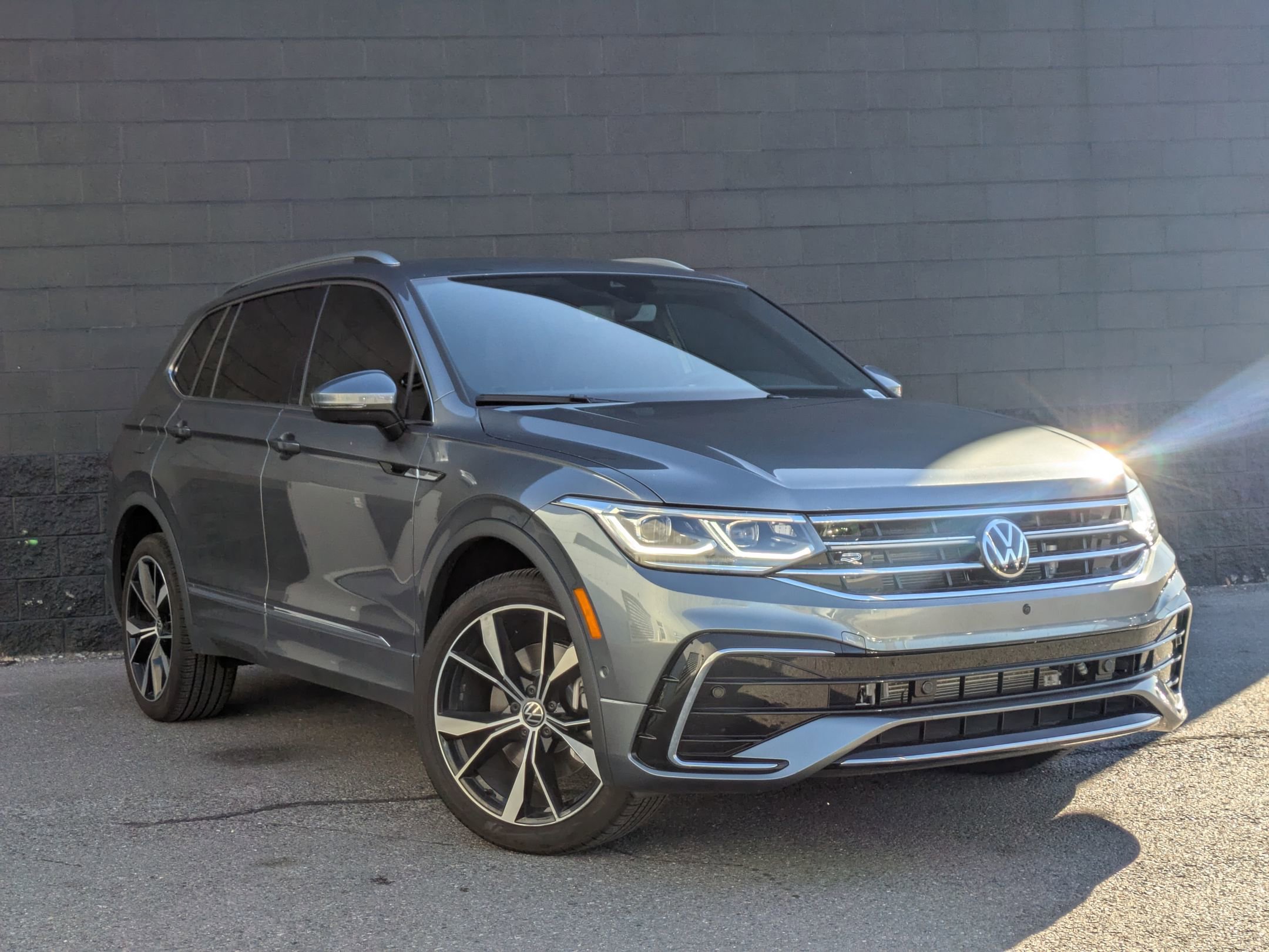 2024 Volkswagen Tiguan SEL R-Line Black photo 3