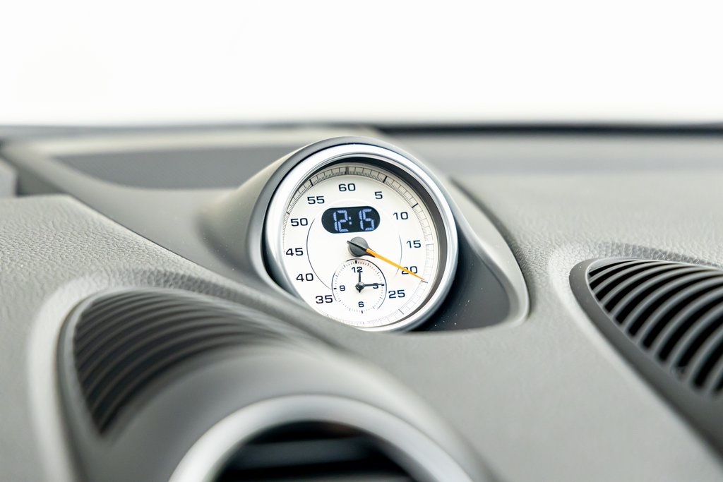 2024 Porsche Cayman Base photo 17
