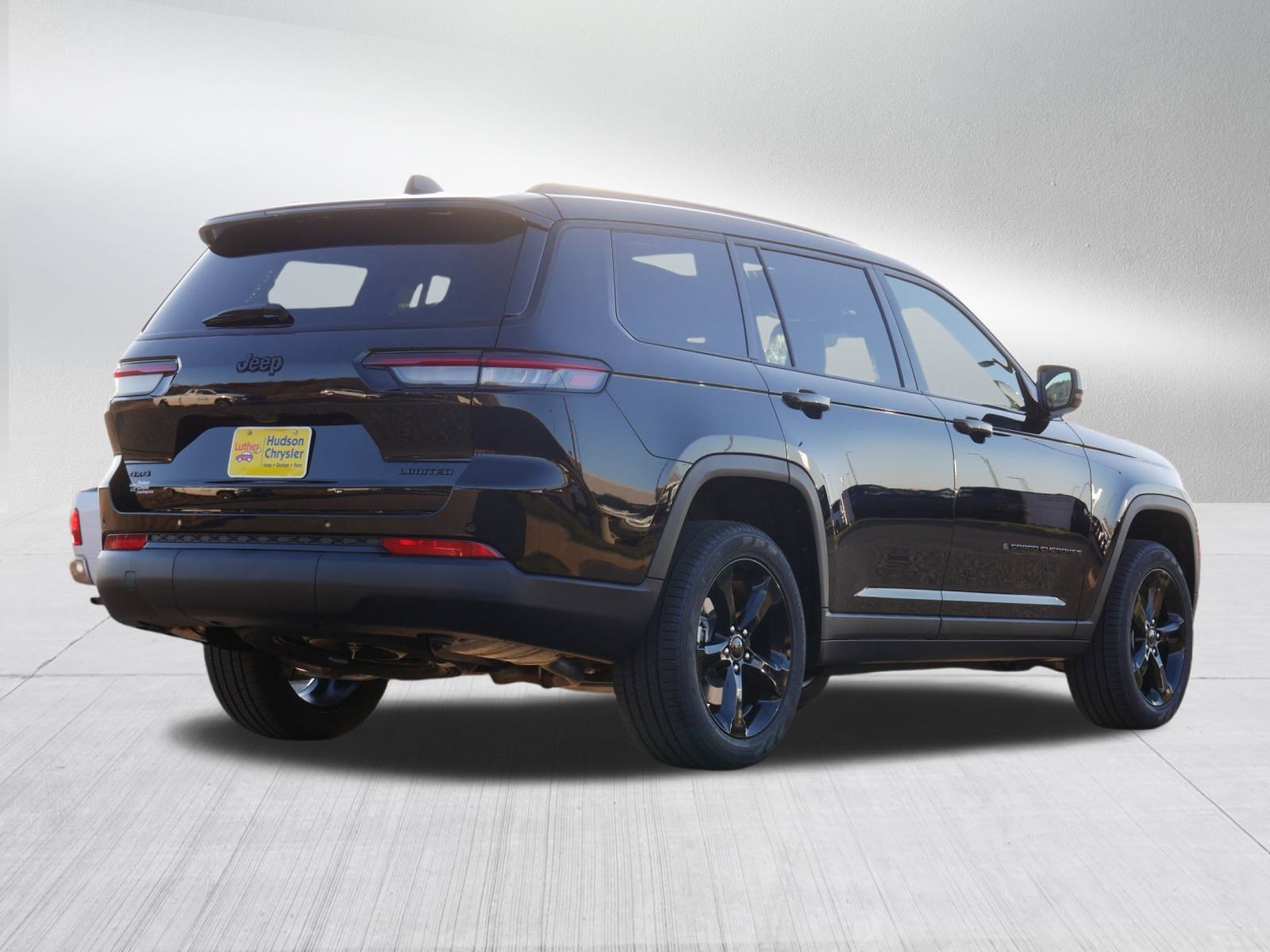 2025 Jeep Grand Cherokee Limited photo 2
