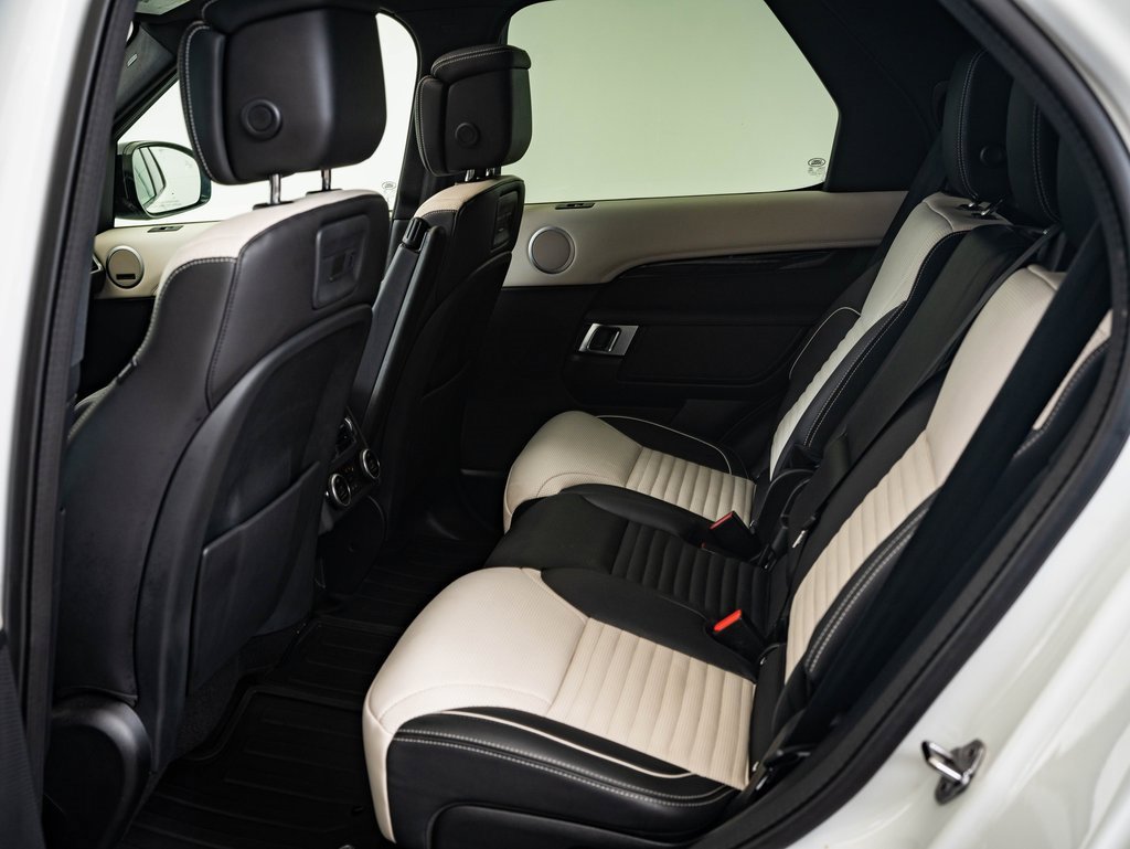 2023 Land Rover Discovery S R-Dynamic photo 30