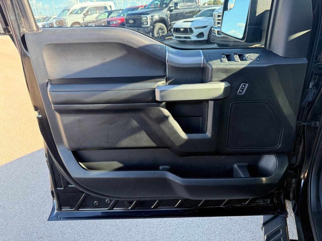 2016 Ford F-150 XLT photo 5