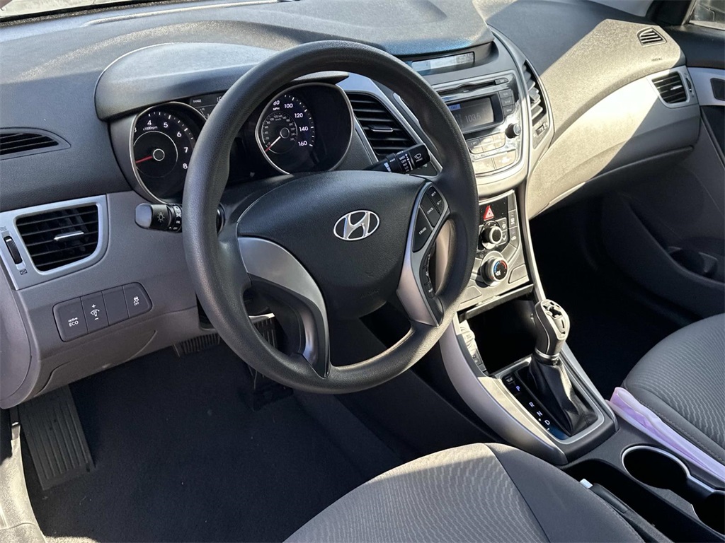 2014 Hyundai Elantra SE photo 2