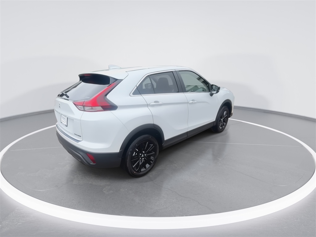 2026 Mitsubishi Eclipse Cross LE photo 8