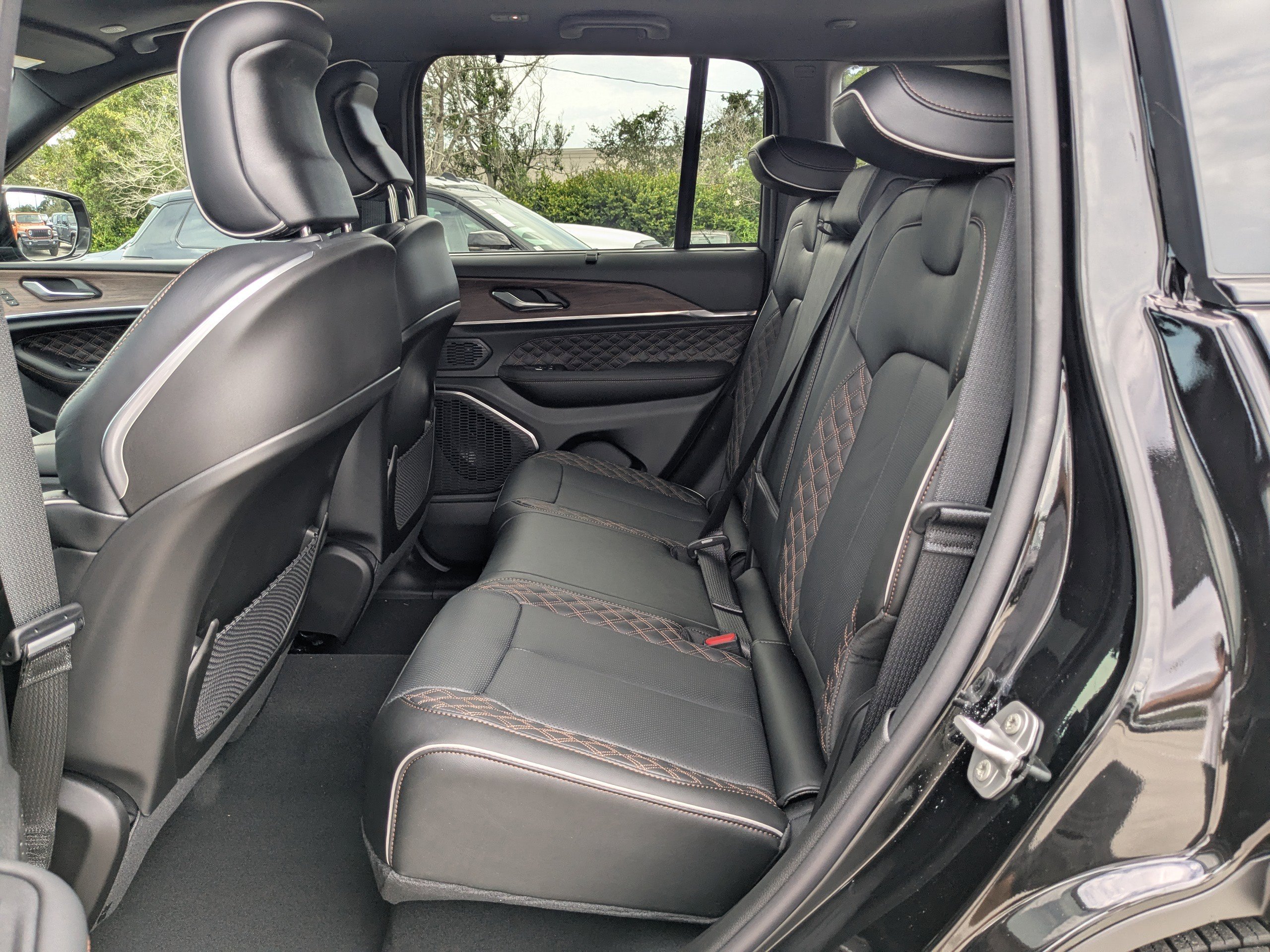 2025 Jeep Grand Cherokee Summit photo 9