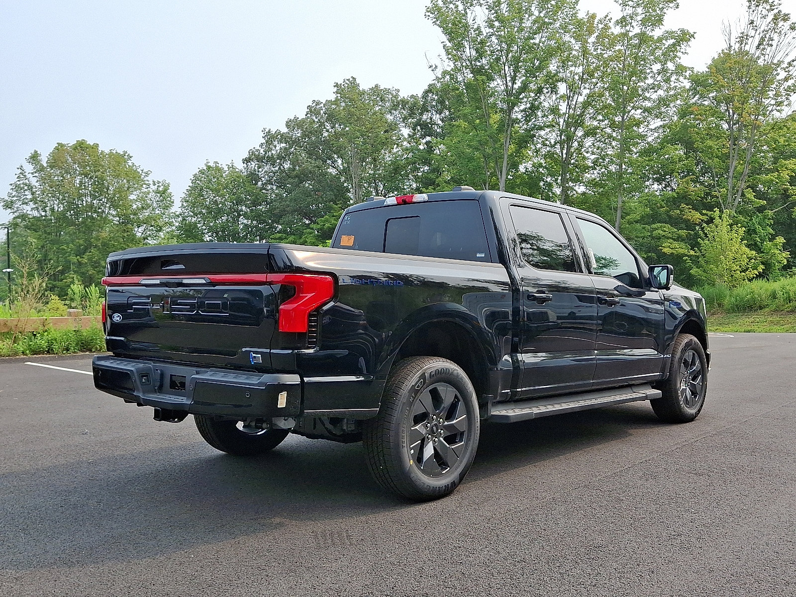 2025 Ford F-150 Lightning Lariat photo 4