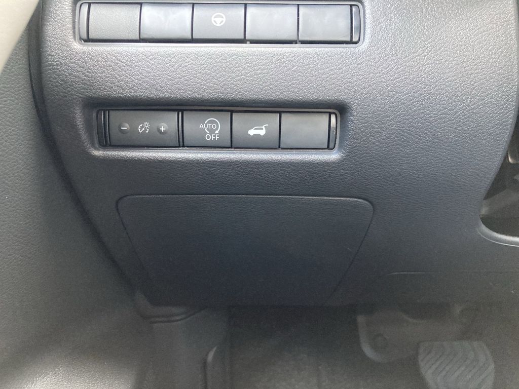 2025 Nissan Rogue SV photo 18