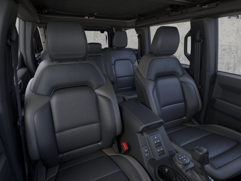 2025 Ford Bronco Outer Banks photo 2