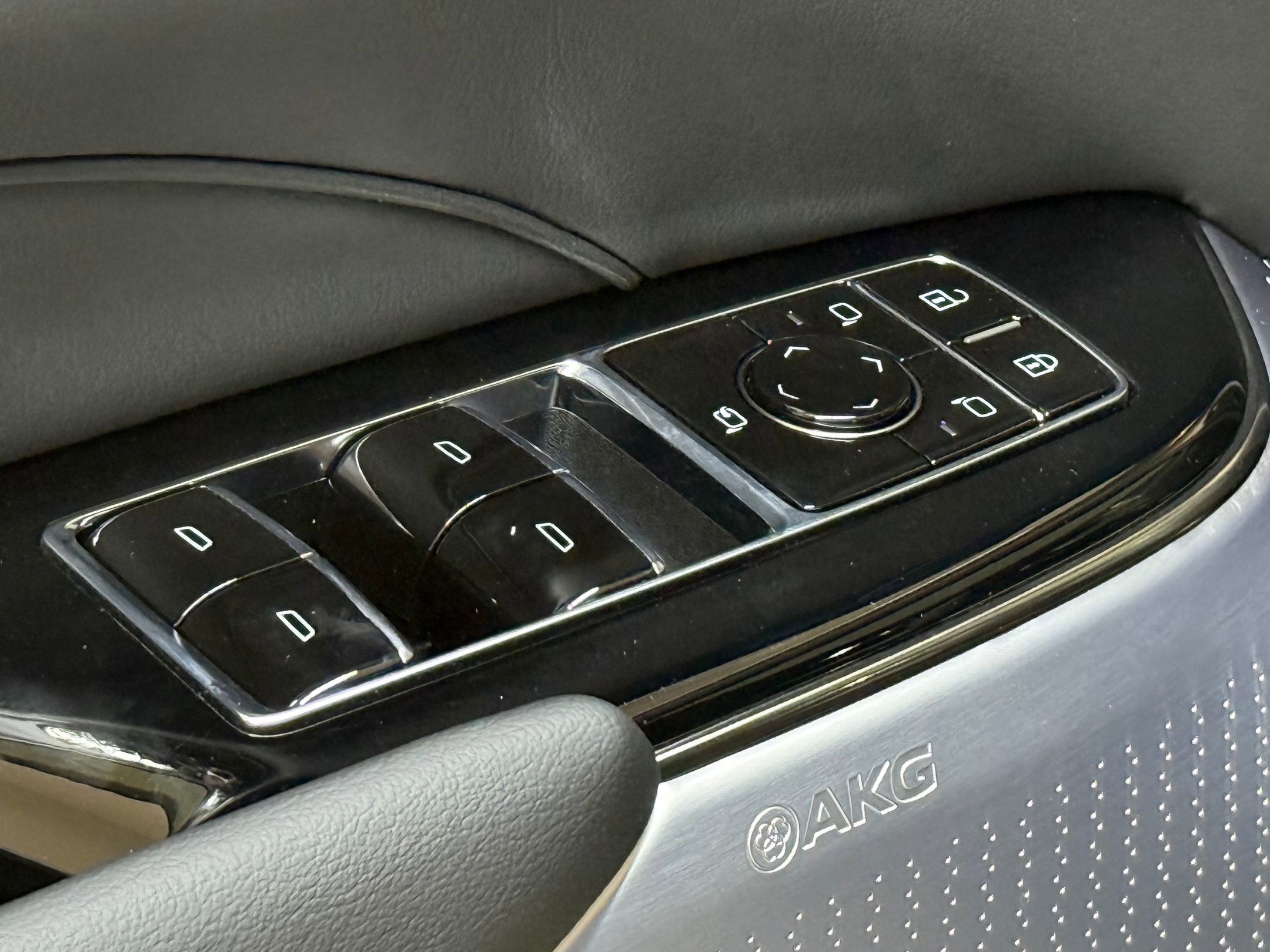 2025 Cadillac Lyriq Sport photo 18