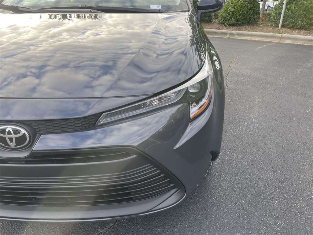 2025 Toyota Corolla LE photo 9