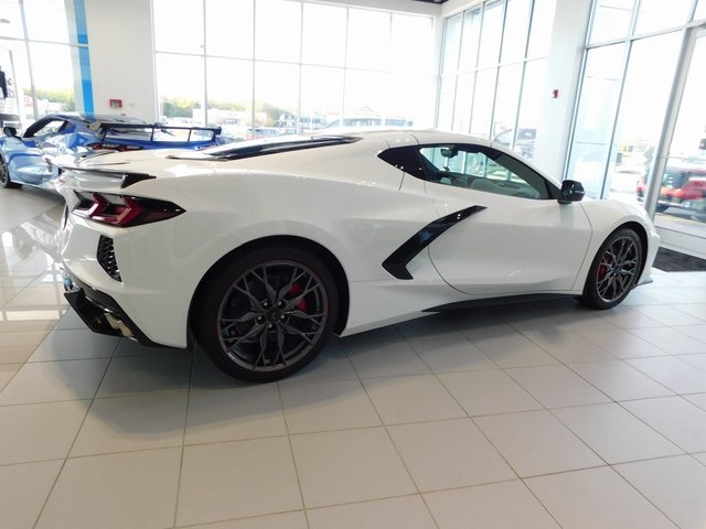 2025 Chevrolet Corvette Stingray 2LT photo 3