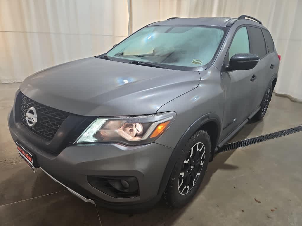2020 Nissan Pathfinder SV's photo