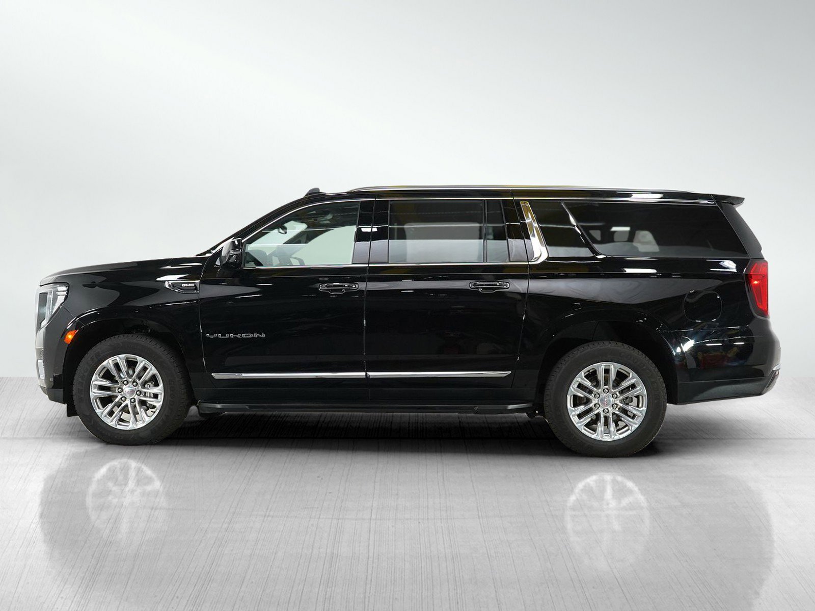 Used 2021 GMC Yukon XL SLT with VIN 1GKS2GKD5MR465150 for sale in Bloomington, Minnesota